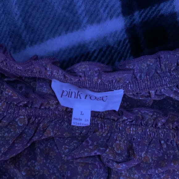 Adorable, cropped flower print top. Hasn’t been worn. - Picture 2 of 2